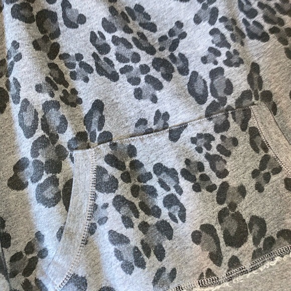 Aeropostale - Grey Leopard Sweatshirt - Picture 2 of 5